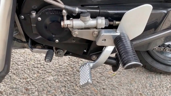 В Сети показали самодельный мотоцикл с двигателем V10 от Dodge Viper