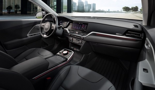 Для такси подготовлена модель Kia Niro Plus с высокой крышей Для такси подготовлена модель Kia Niro Plus с высокой крышей