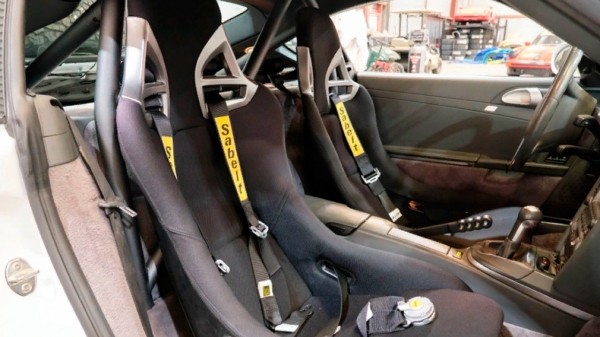 На продажу выставили внедорожный Porsche Cayman S