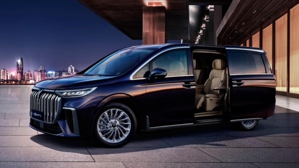 На китайском рынке дебютировал роскошный электрический минивэн Voyah Dreamer