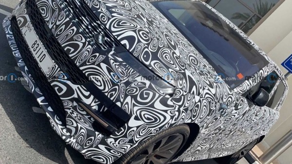 В Сети опубликовали шпионские фотографии нового Range Rover Sport SVR В Сети опубликовали шпионские фотографии нового Range Rover Sport SVR