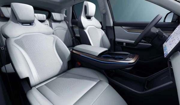 Новый кроссовер Jetour Dasheng предложен в трех версиях Новый кроссовер Jetour Dasheng предложен в трех версиях