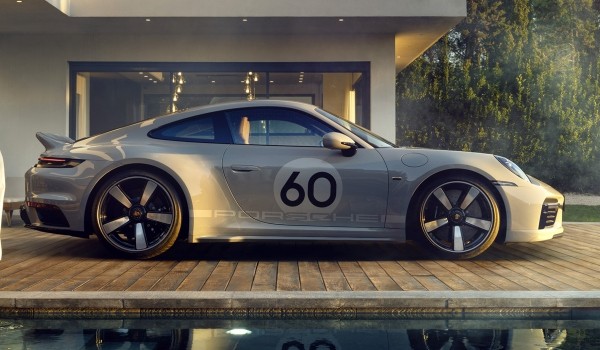 Представлен Porsche 911 Sport Classic: самая мощная версия с «механикой»
