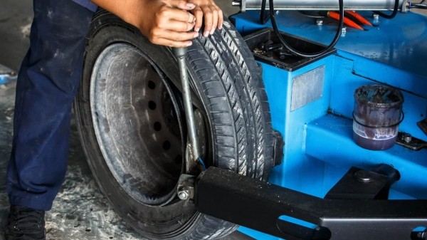 Автоэксперт Алексей Ревин перечислил водителям в РФ 8 ошибок при смене зимней резины на летнюю Автоэксперт Алексей Ревин перечислил водителям в РФ 8 ошибок при смене зимней резины на летнюю