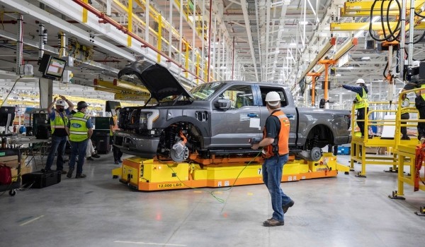 Началось производство электрических пикапов Ford F-150 Lightning