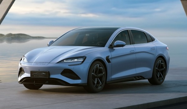 Новый седан BYD Seal вышел против Теслы Model 3 Новый седан BYD Seal вышел против Теслы Model 3