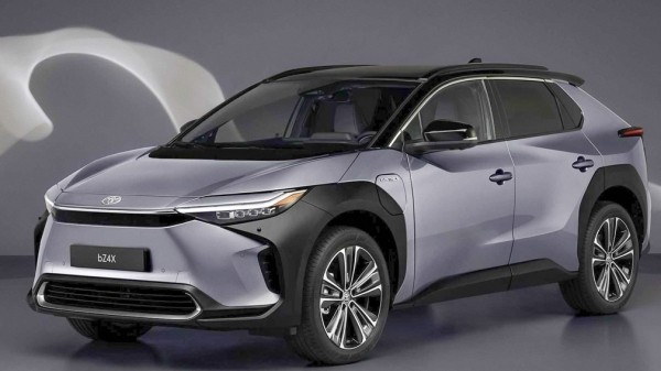Компания Toyota готовится к запуску продаж электрического кроссовера bZ4X в Европе