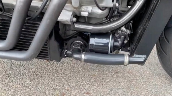 В Сети показали самодельный мотоцикл с двигателем V10 от Dodge Viper