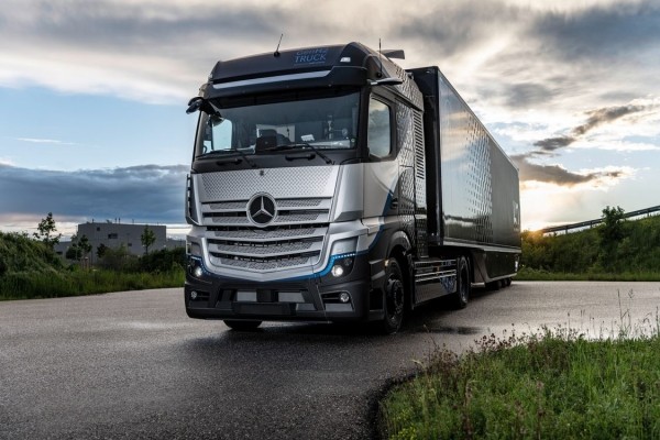 Daimler Truck и Mercedes-Benz не подтвердили слухи об отказе доли в «КамАЗе» Daimler Truck и Mercedes-Benz не подтвердили слухи об отказе доли в «КамАЗе»