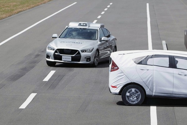 Nissan показал новый ProPilot, который умеет уворачиваться от аварий