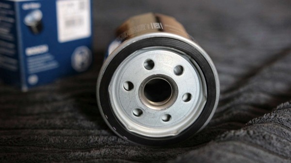 Нужно ли заливать масло в масляный фильтр перед установкой Нужно ли заливать масло в масляный фильтр перед установкой