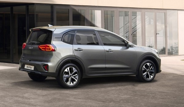Для такси подготовлена модель Kia Niro Plus с высокой крышей Для такси подготовлена модель Kia Niro Plus с высокой крышей