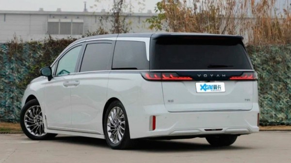 На китайском рынке дебютировал роскошный электрический минивэн Voyah Dreamer