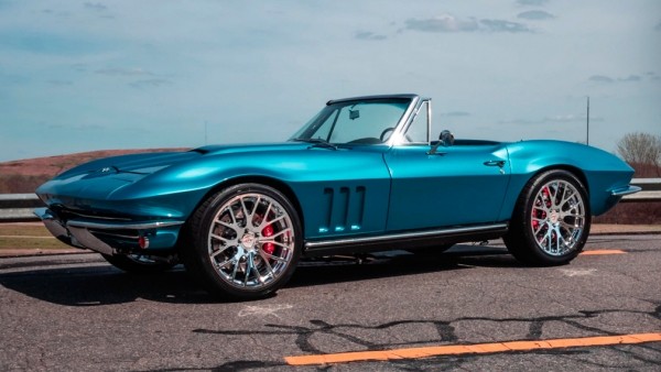 Классический Corvette C2 скрестили с современным спорткаром поколения C7 Классический Corvette C2 скрестили с современным спорткаром поколения C7