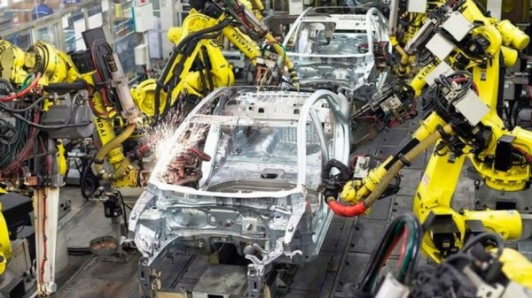 Эксперт Вавилов: в мире из-за санкций против РФ сокращается производство автомобилей