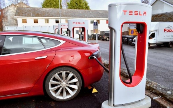 Электрокары Tesla больше не имеют провода для зарядки в базовом оснащении Электрокары Tesla больше не имеют провода для зарядки в базовом оснащении