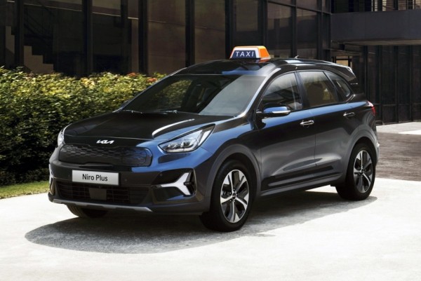 Для такси подготовлена модель Kia Niro Plus с высокой крышей Для такси подготовлена модель Kia Niro Plus с высокой крышей
