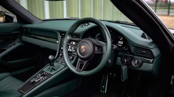 Компания Porsche показала зелёный 911 Speedster, вдохновлённый Вольфгангом Порше