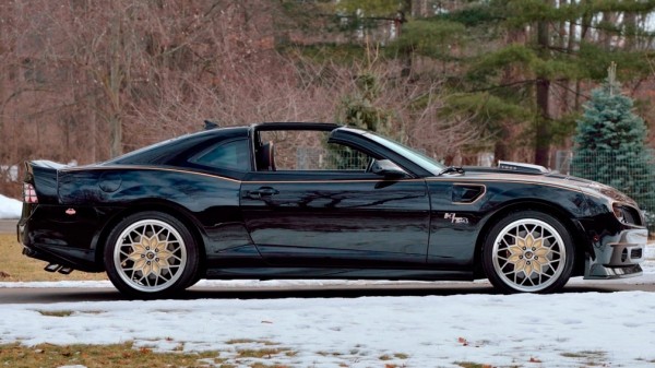 На продажу выставлен один из 15 существующих спорткаров Camaro SS Trans Am Hurst Edition