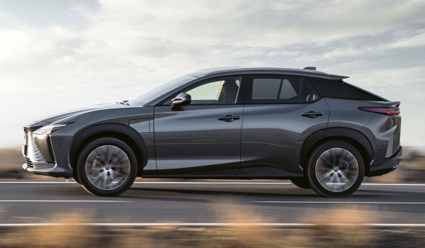 Кроссовер Lexus RZ 450e открыл гамму электромобилей