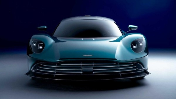 Компания Aston Martin представит плагин-гибридную и полностью электрическую модели к 2025 году