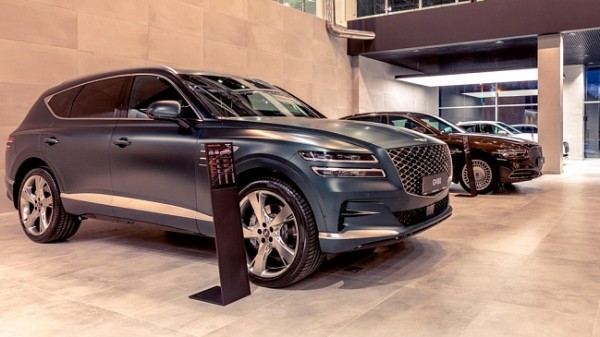 Компания Genesis будет оснащать седан G90 гибридным двигателем на основе V6 