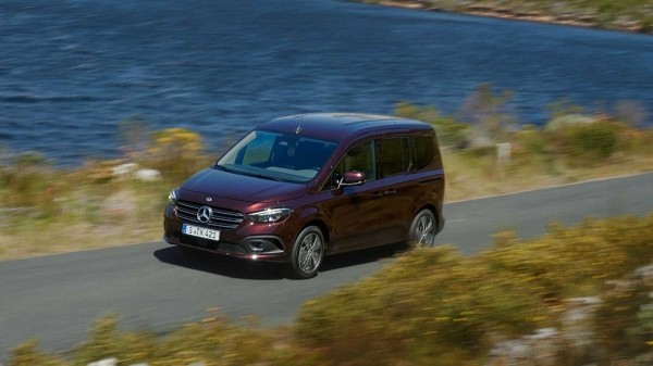Mercedes T-Class представлен как более дорогой конкурент Renault Kangoo Mercedes T-Class представлен как более дорогой конкурент Renault Kangoo