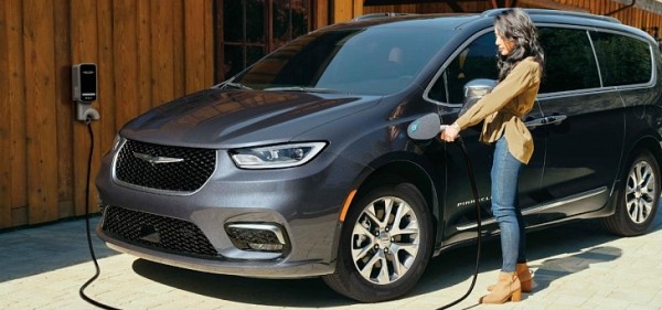 Под отзыв попали 1,16 тыс. минивэнов Chrysler из-за ненадёжных кресел второго ряда 