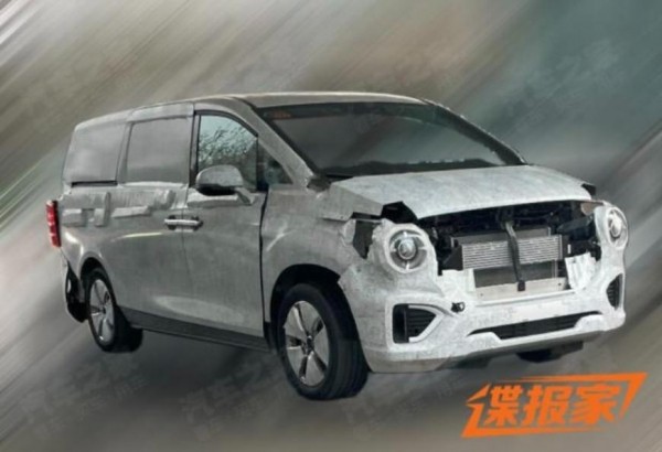 В Сеть попали первые шпионские фото загадочного китайского минивэна WEY MPV