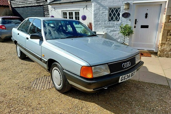 В Сети появились фотографии универсала Audi A4 Avant 2023 модельного года