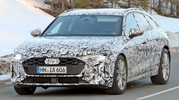 В Сети появились фотографии универсала Audi A4 Avant 2023 модельного года