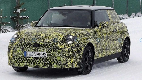 В Сети появились шпионские снимки нового 3-дверного хэтчбека от Mini В Сети появились шпионские снимки нового 3-дверного хэтчбека от Mini