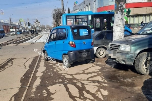 В Твери сфотографировали один из самых дешевых автомобилей в мире В Твери сфотографировали один из самых дешевых автомобилей в мире