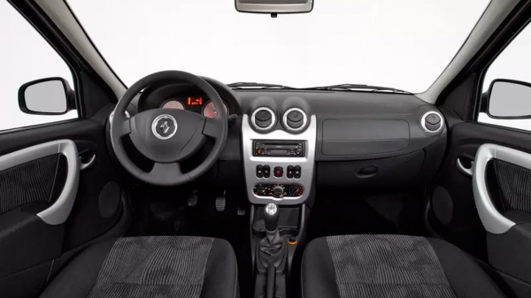 Названы пять досадных проблем Renault Logan первой генерации