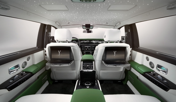 Обновленный Rolls-Royce Phantom: стальные колеса и ткань вместо кожи Обновленный Rolls-Royce Phantom: стальные колеса и ткань вместо кожи