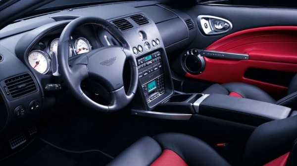 Примерно половина водителей не помнит назначение кнопок в своих машинах