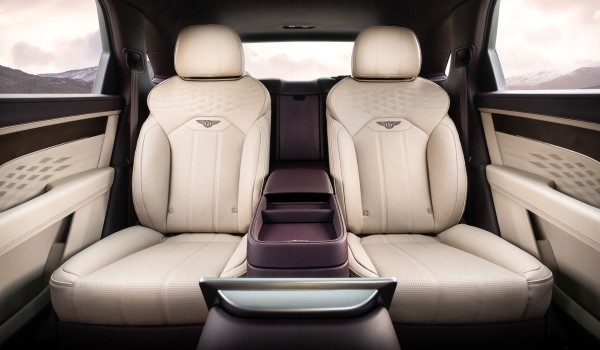 У кроссовера Bentley Bentayga появилась длиннобазная версия У кроссовера Bentley Bentayga появилась длиннобазная версия