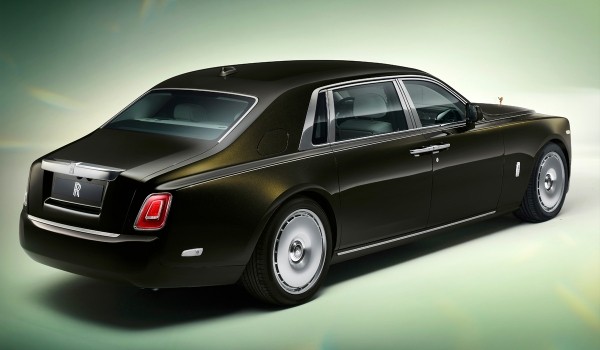Обновленный Rolls-Royce Phantom: стальные колеса и ткань вместо кожи Обновленный Rolls-Royce Phantom: стальные колеса и ткань вместо кожи