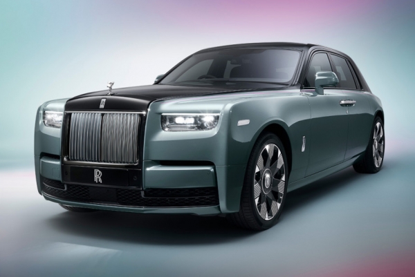 Обновленный Rolls-Royce Phantom: стальные колеса и ткань вместо кожи Обновленный Rolls-Royce Phantom: стальные колеса и ткань вместо кожи