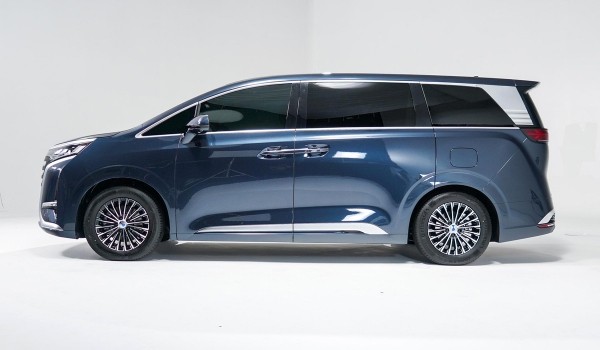 Mercedes и BYD подготовили роскошный минивэн Denza D9 Mercedes и BYD подготовили роскошный минивэн Denza D9
