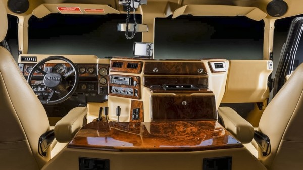 На продажу выставлен тюнингованный Hummer H1 Тупака Шакура за 6,7 млн рублей На продажу выставлен тюнингованный Hummer H1 Тупака Шакура за 6,7 млн рублей