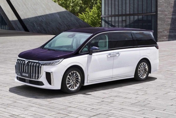 Представительский минивэн Voyah Dreamer выходит на рынок