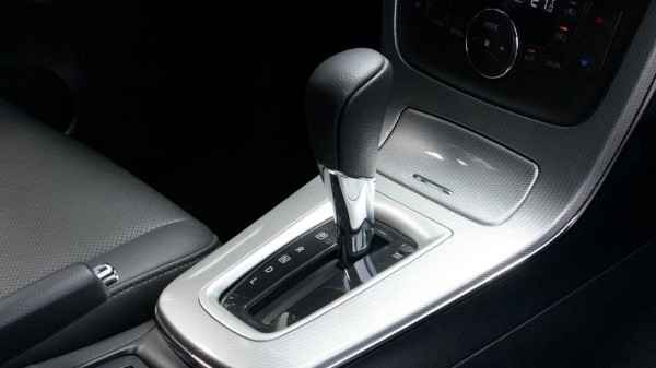 Автомобилистов в РФ предупредили, что нельзя делать с автоматической коробкой передач