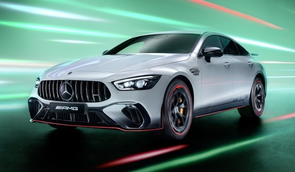 У гибрида Mercedes-AMG GT появилась юбилейная версия F1 Edition У гибрида Mercedes-AMG GT появилась юбилейная версия F1 Edition