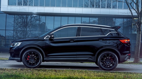 Компания Geely представила для рынка РФ специальную серию кроссовера Coolray NERO