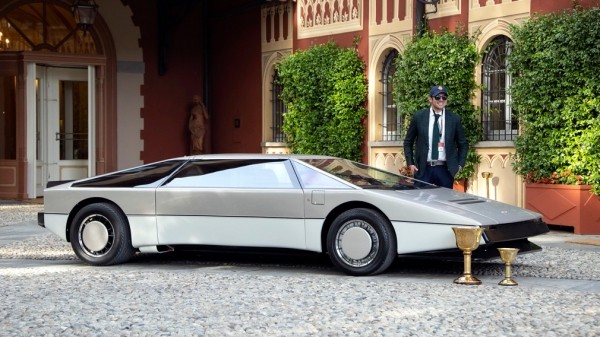 Компания Aston Martin восстановила концепт-кар Bulldog