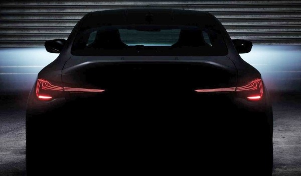 Экстремальное купе BMW M4 CSL готово к дебюту Экстремальное купе BMW M4 CSL готово к дебюту