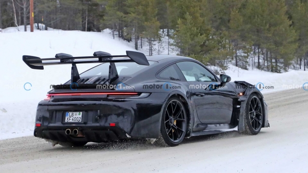 В Сети появились шпионские фото нового Porsche 911 GT3 RS