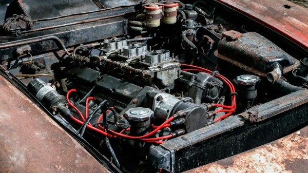 Почти разрушенный 54-летний спайдер Fiat продали за 1,4 миллиона рублей