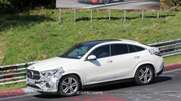 В Сети появились шпионские снимки обновлённого кроссовера Mercedes-Benz GLE Coupe В Сети появились шпионские снимки обновлённого кроссовера Mercedes-Benz GLE Coupe